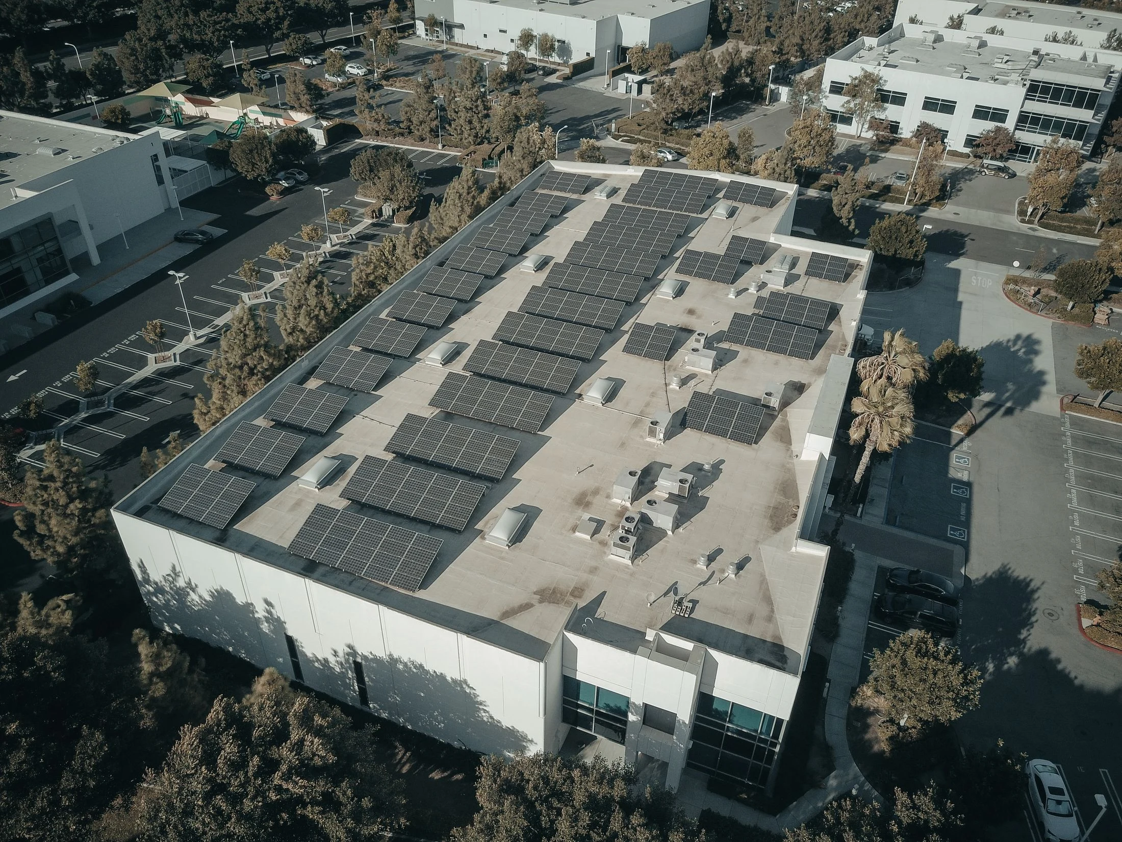 园区建筑与分布式光伏,行业场景配图